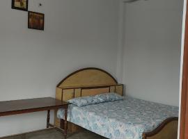 Double Bedroom in Homestay，戈勒克布爾的飯店