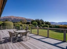 Hāwea Lakehouse - Lake Hāwea Holiday Home