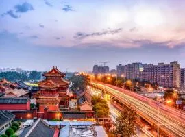 Happy Dragon Alley Hotel-In the city center with big window&free coffe laundry Fluent English speaking,Tourist attractions ticket service&food recommendation,Near Tian Anmen Forbiddencity,Near Lama temple,Easy to walk to NanluoAlley&Shichahai