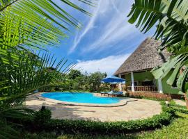 Paradiesische Villa Maisha Mazuri mit Pool. Terrasse und Personal, casa vacacional en Diani Beach