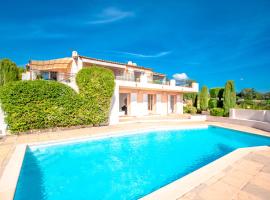 "La Chantyviere" Villa vue Exceptionnelle 180 degrés sur St Tropez avec plage privée, hotel di Sainte-Maxime