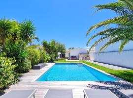 Superbe villa avec piscine chauffée, hotel u gradu 'Sainte-Marie-de-Ré'