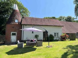 Beautiful 2 bed Oast - 15 acre farm - Tunbridge Wells，皇家滕布里奇韋爾斯的飯店