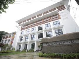 Prasanthi Hotel, hotel em Coulão