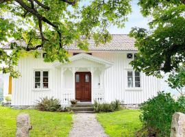 7 person holiday home in UDDEVALLA, khách sạn ở Uddevalla