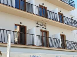 Hostal Mayol, hotel in Santa Eularia des Riu