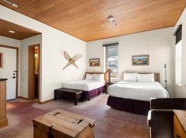 Independence Square Unit 313, Downtown Hotel Room in Aspen with Rooftop Hot Tub, hotel i Aspen