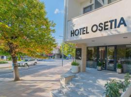 Hotel Osetia Garden, hotel em Momchilgrad