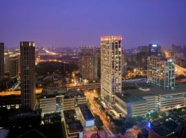 Sheraton Grand Wuhan Hankou Hotel - Let's take a look at the moment of Wuhan, хотел в Ухан