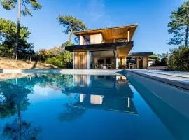 SPRING KEYWEEK - Contemporary villa with pool in the hea