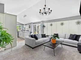 Hunter Lodge - Papamoa Beach Holiday Home