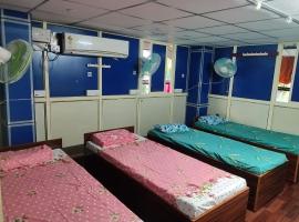 Rajeswari Ac Dormitory For Indian males only, hotel econômico em Port Blair