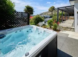 Hot Tub, Great Views, Close to Beach