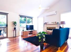 Spacious 4BR 3BA Family & Gatherings, hotel di Glen Waverley