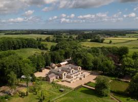 The Tempus at Charlton Hall Estate, hotell i Alnwick