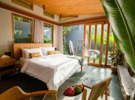 The Surf Shack - Stylish New 1 BR Studio w/ plunge pool