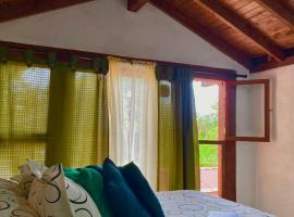 Next to the airport - cute home, Hotel in Rionegro