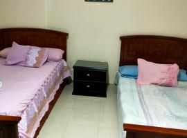 Private Room with private bathroom in a cozy Apt. And shared area, hotel di Kaherah