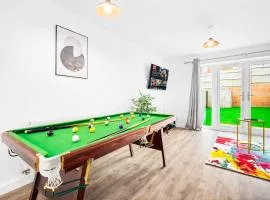 Contractors & Families Delight - Spacious 3-Bed Accommodation Sleeps 7, Snooker Table, Smart TV, Netflix, Parking, Derby City Centre