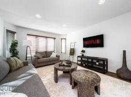 Chic 3BR Modern Home - Wi-Fi - Netflix - Sleeps 8!