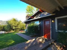 Rustic Yosemite Cottage-King Suite-Mountain Views