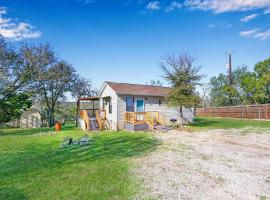 Rustic Hill Country Cottage, готель у місті Сан-Маркос