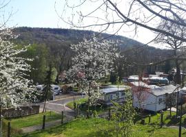 Camping Officiel Wollefsschlucht Echternach: Echternach şehrinde bir dağ evi