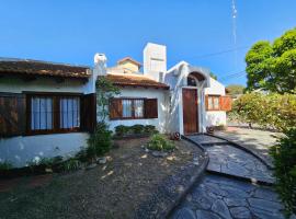 Casa Chalet centrica para 9 personas, hotell i San Clemente del Tuyú