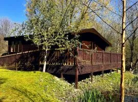 Secluded Rustic Cabin - A Digital Detox Paradise.