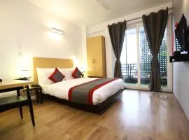 BK Studio And Rooms Near Huda City Centre