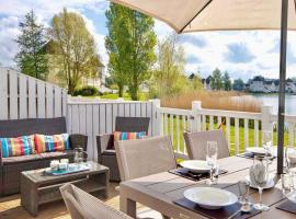 Spinnaker Lodge · Cotswolds Lakeside Home, complejo de cabañas en South Cerney