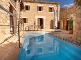 Casa de pueblo Sa Teulera de Biniamar con piscina, hotell i Biniamar