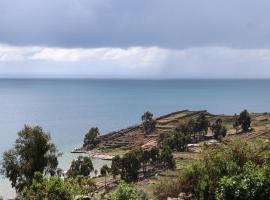 WHITE SAND Taquile Lodge: Huillanopampa'da bir Oda ve Kahvaltı