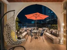 Modern Oasis meets Cozy Haven @ Ekkamai 12/ ThongLor 10. Heart of Bangkok!