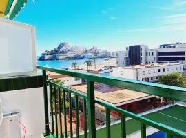 APARTAMENTO NUEVO CÉNTRICO en PRIMERA Línea de playa con vistas al Mar, Piscina, aire acondicionado y wifi