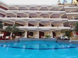 Rezeiky Hotel & Camp, hotell i Luxor