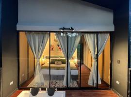 Glamping con jacuzzi, permite mascotas LUUM, hotel i Marinilla