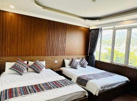 Minh Hoang Hotel & Homestay، فندق في كاو بانغ