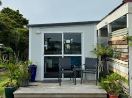 Raglan Seaview Cabin, hotel em Raglan