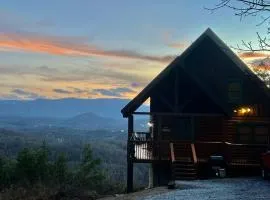 Yogi's Den: Breathtaking Views! 3 min to Dollywood, on 1 acre!