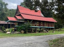 Kampung House (Minang) in Hulu Yam, Batang Kali, hôtel à Batang Kali