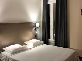 HÔTEL ROYAL MONTREUIL, hotel a Montreuil