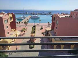 Condo with Breathtaking 's view with 2 bedrooms, Hotel in Hurghada