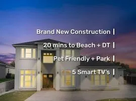 Newly Built Stylish Retreat with Designer Kitchen - Near Park & Beach