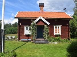 Charming renovated seventeenth century cottage, hotel di Ludvika