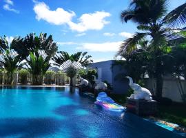 Big swimming pool garden villa 私家泳池花园豪华别墅, βίλα σε Na Jomtien