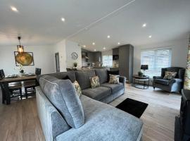 The Luxurious Langdale 6 Lodge at Park Dean White Cross Bay, Lake Windermere, viešbutis Vindermyre