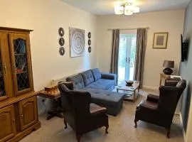 The Long Hall 2 bed ground floor annexed apartment - sleeps 6