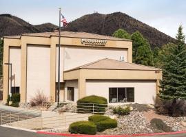 Country Inn & Suites by Radisson, Flagstaff, AZ، فندق في فلاغستاف