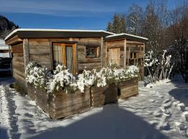 Chalet at Ski Lift (Gsteig b. Gstaad), къща тип котидж в Gsteig